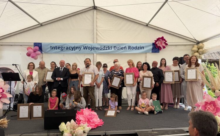  Wyróżnienie dla rodzin zastępczych z terenu Powiatu Puławskiego podczas Integracyjnego Wojewódzkiego Dnia Rodzin